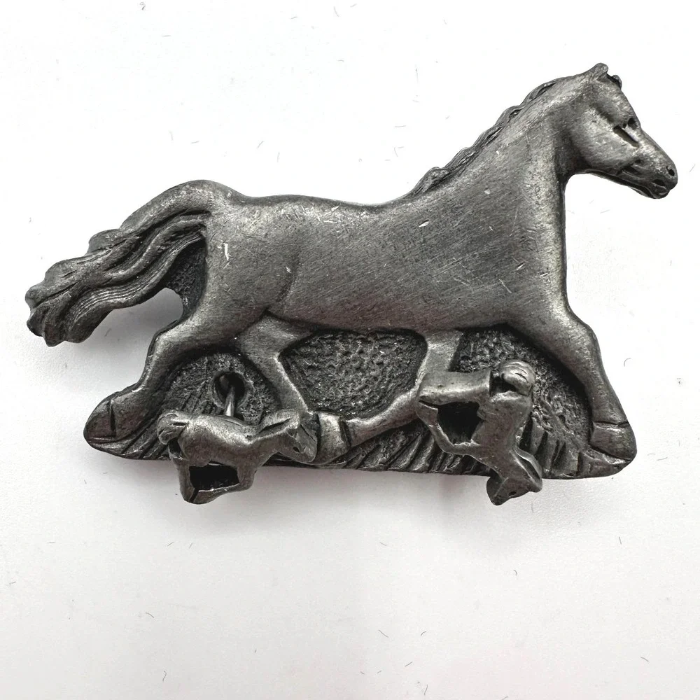 Vintage 90s Pewter Finish Mare Brooch Pin & Stud Earring Set Women's‎ Jewelry
